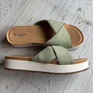 Koolaburra by UGG Carenza Twist Slide Sandals Green Platform flip flops Size 9